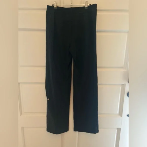 Lululemon Cottony-Soft Luon Pants – Size M – High Rise - SOLD OUT ON WEBSITE - Picture 4 of 7